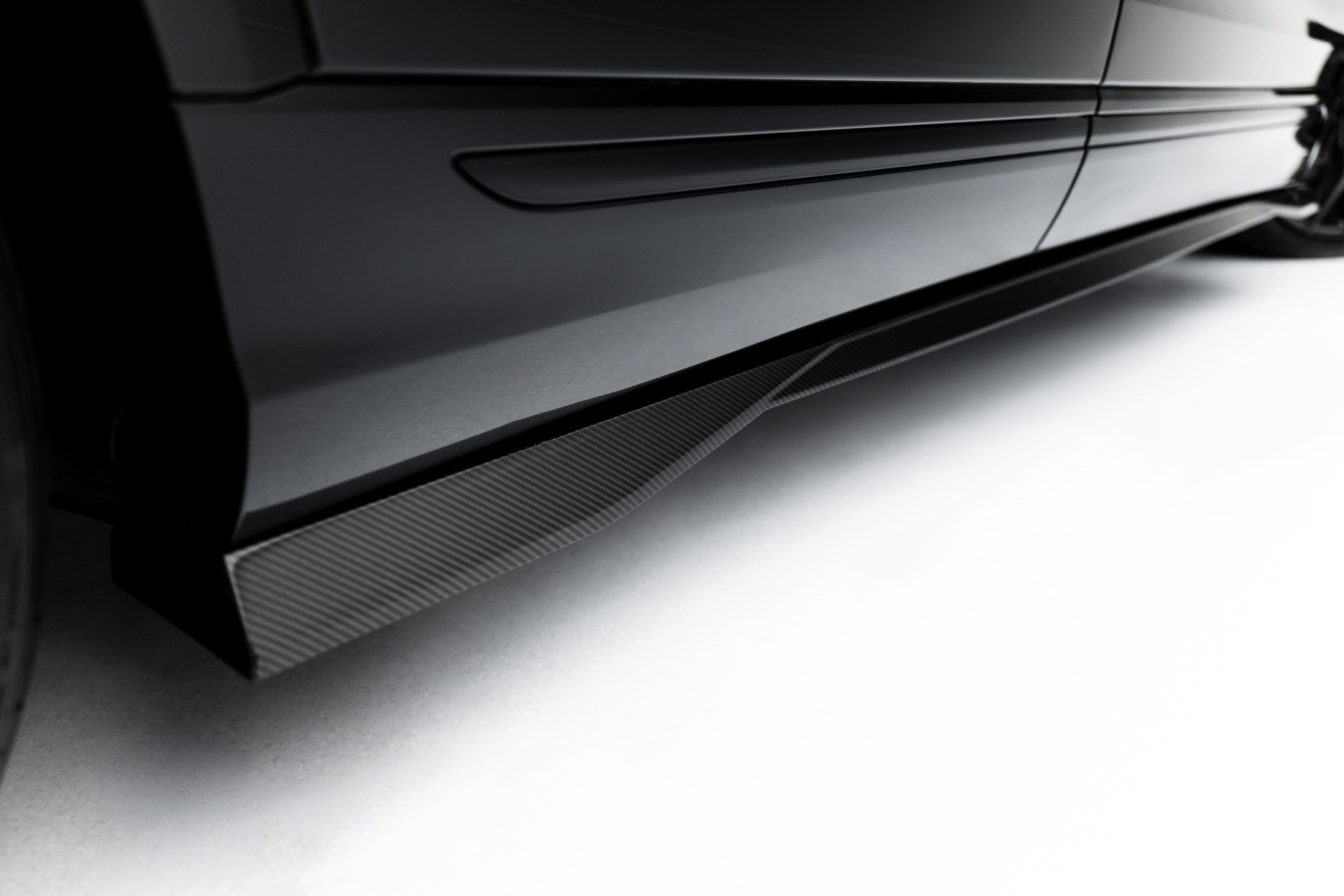 PREPREG CARBON FIBER SIDE SKIRTS SUITABLE FOR AUDI SQ8 / Q8 S-LINE MK1 FACELIFT – MAXTON DESIGN