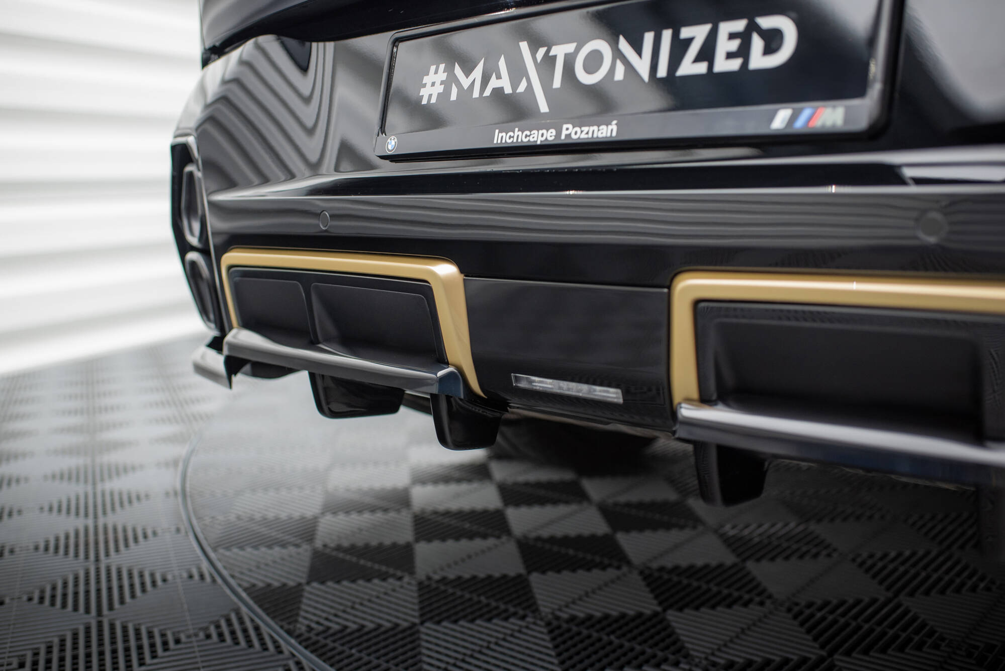 Central Rear Splitter (Vertical Bars) BMW XM G09 - 7