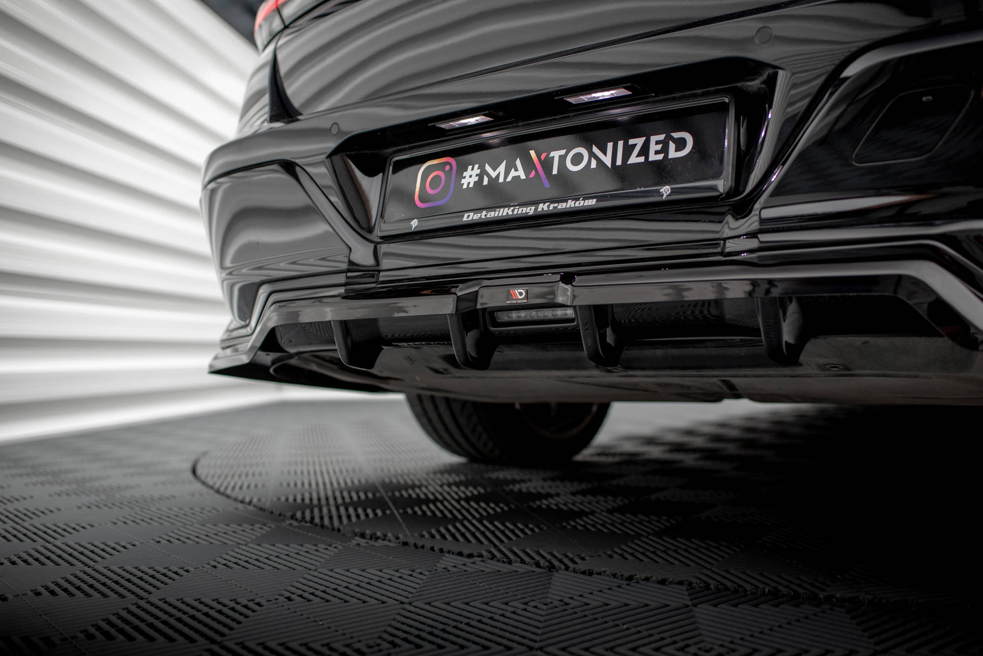 Central Rear Splitter (Vertical Bars) BMW 7 M-Pack G70 - 3