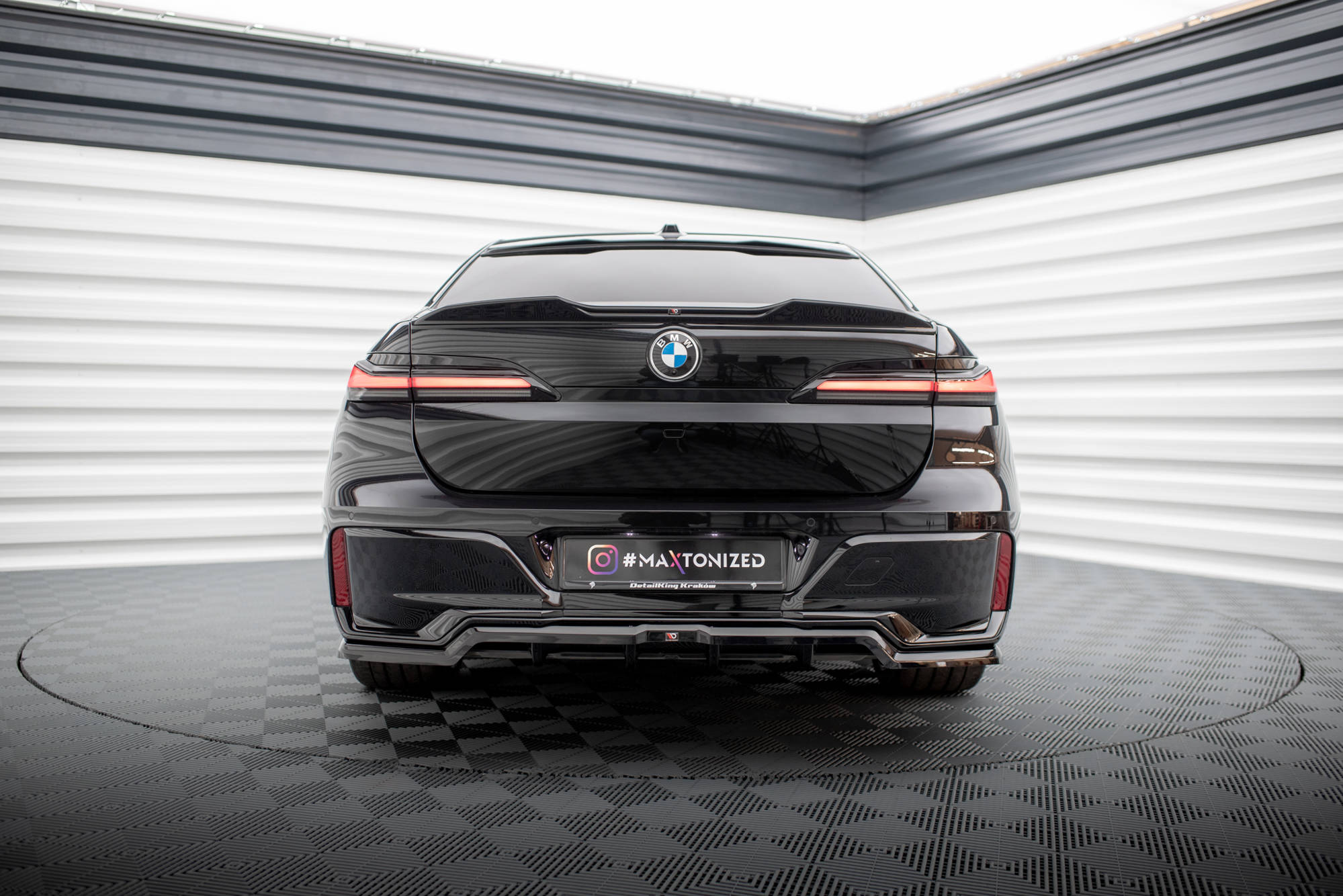 Central Rear Splitter (Vertical Bars) BMW 7 M-Pack G70 - 12