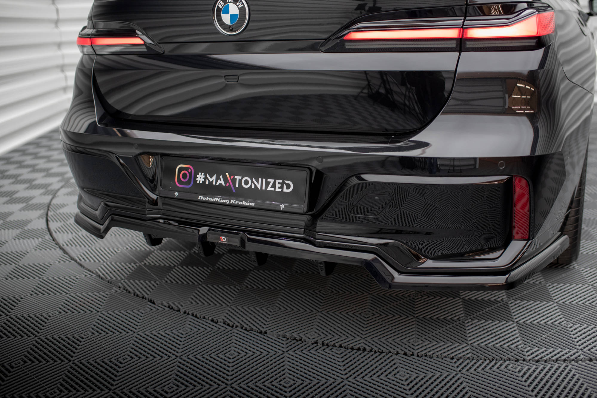 Central Rear Splitter (Vertical Bars) BMW 7 M-Pack G70 - 8