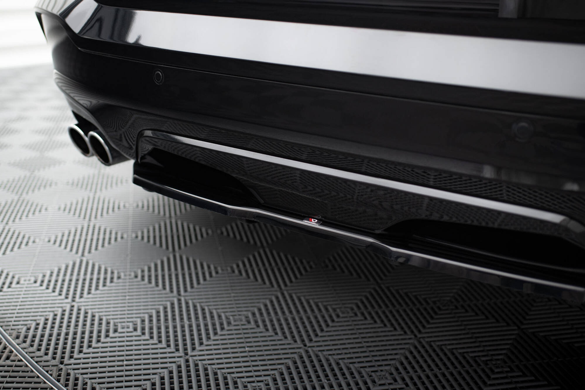 Central Rear Splitter (Vertical Bars) BMW X4 M-Pack - 2