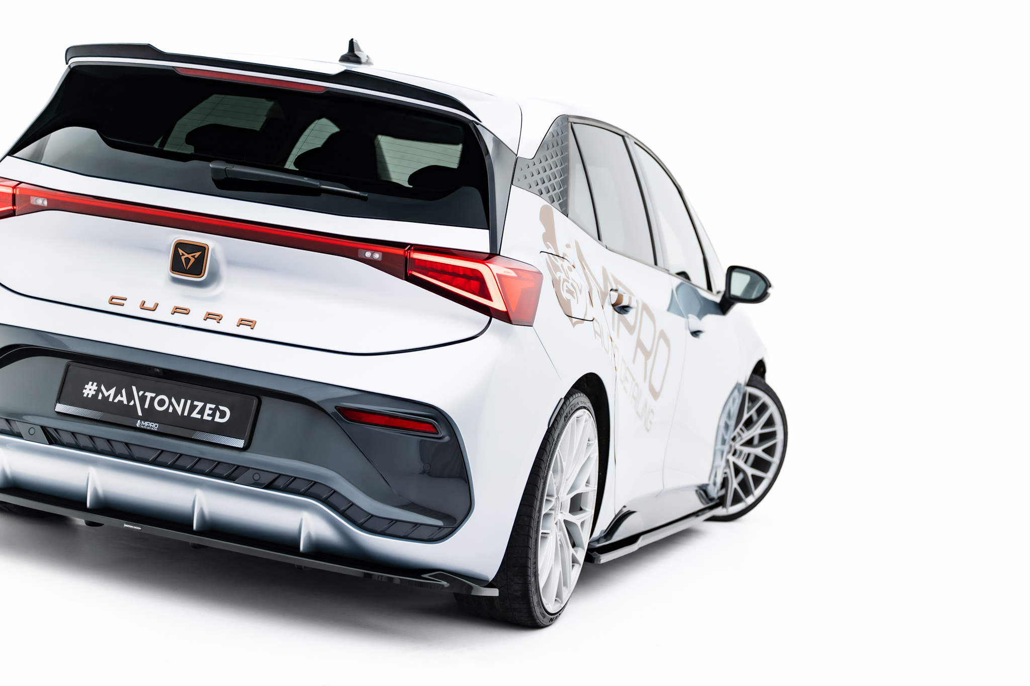 REAR SPLITTER (WITH VERTICAL BARS) SUITABLE FOR CUPRA BORN MK1 – MAXTON DESIGN