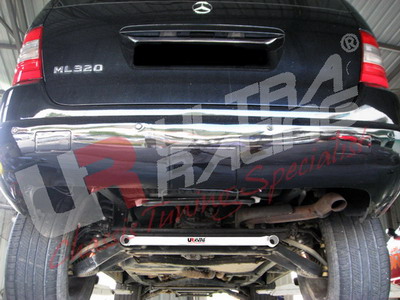 MERCEDES ML 320 97-05 ULTRARACING 2-POINT REAR LOWER TIEBAR