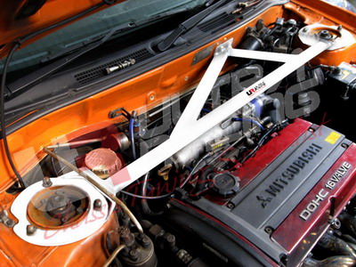 MITSUBISHI EVO 4/5/6 ULTRARACING 3POINT FRONT UPPER STRUTBAR