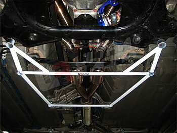 NISSAN SKYLINE GTR R35 ULTRARACING 6-POINT MID LOWER BRACE