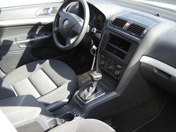 SKODA OCTAVIA 7" CUSTOM HEADUNIT - 3