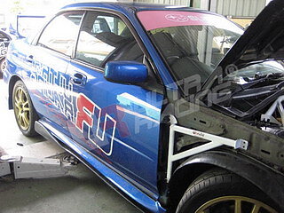 IMPREZA WRX/STI 01-07 GD ULTRARACING 3-POINT FENDER BRACKETS