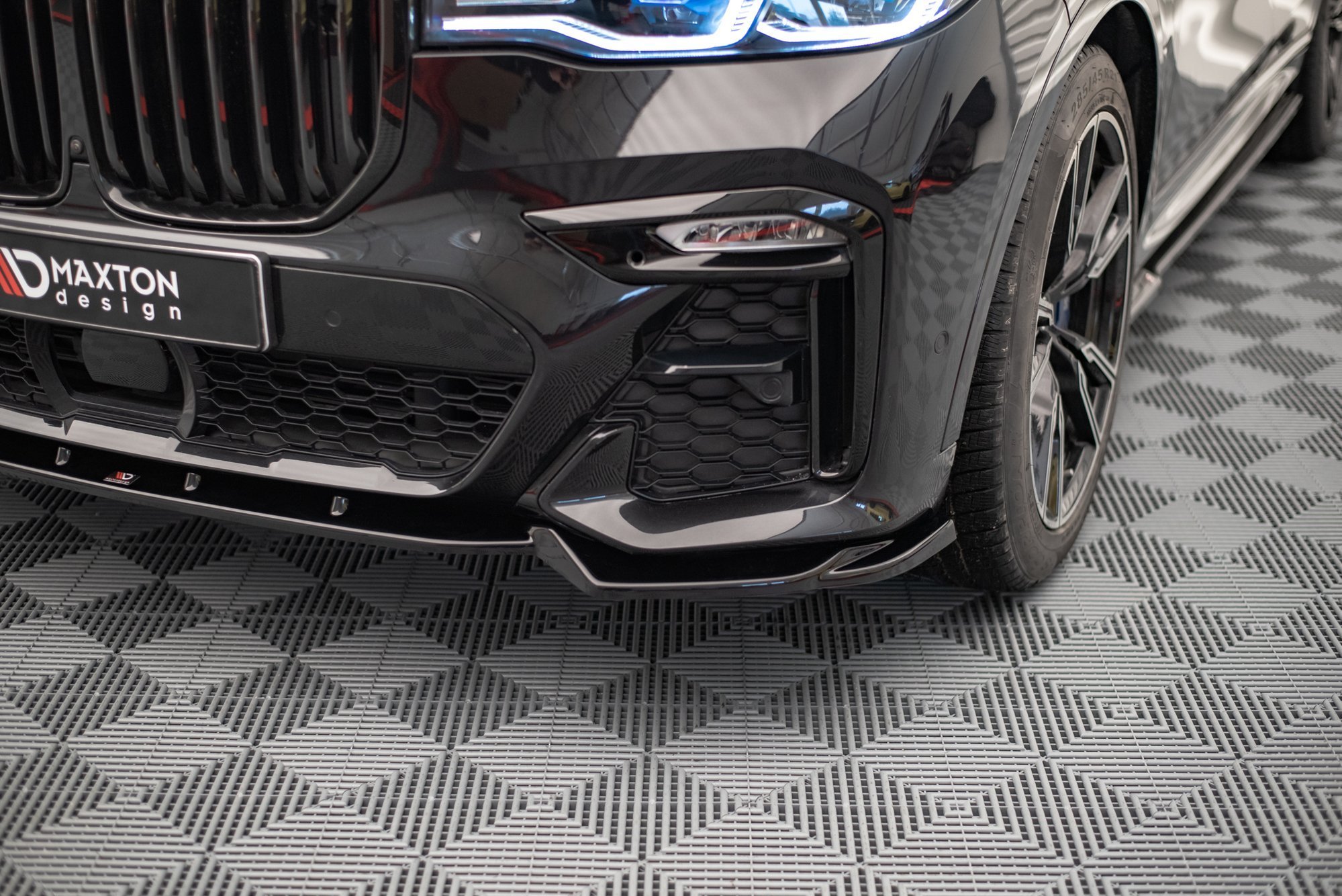 Front Splitter V.2 BMW X7 M-Pack G07 - 3