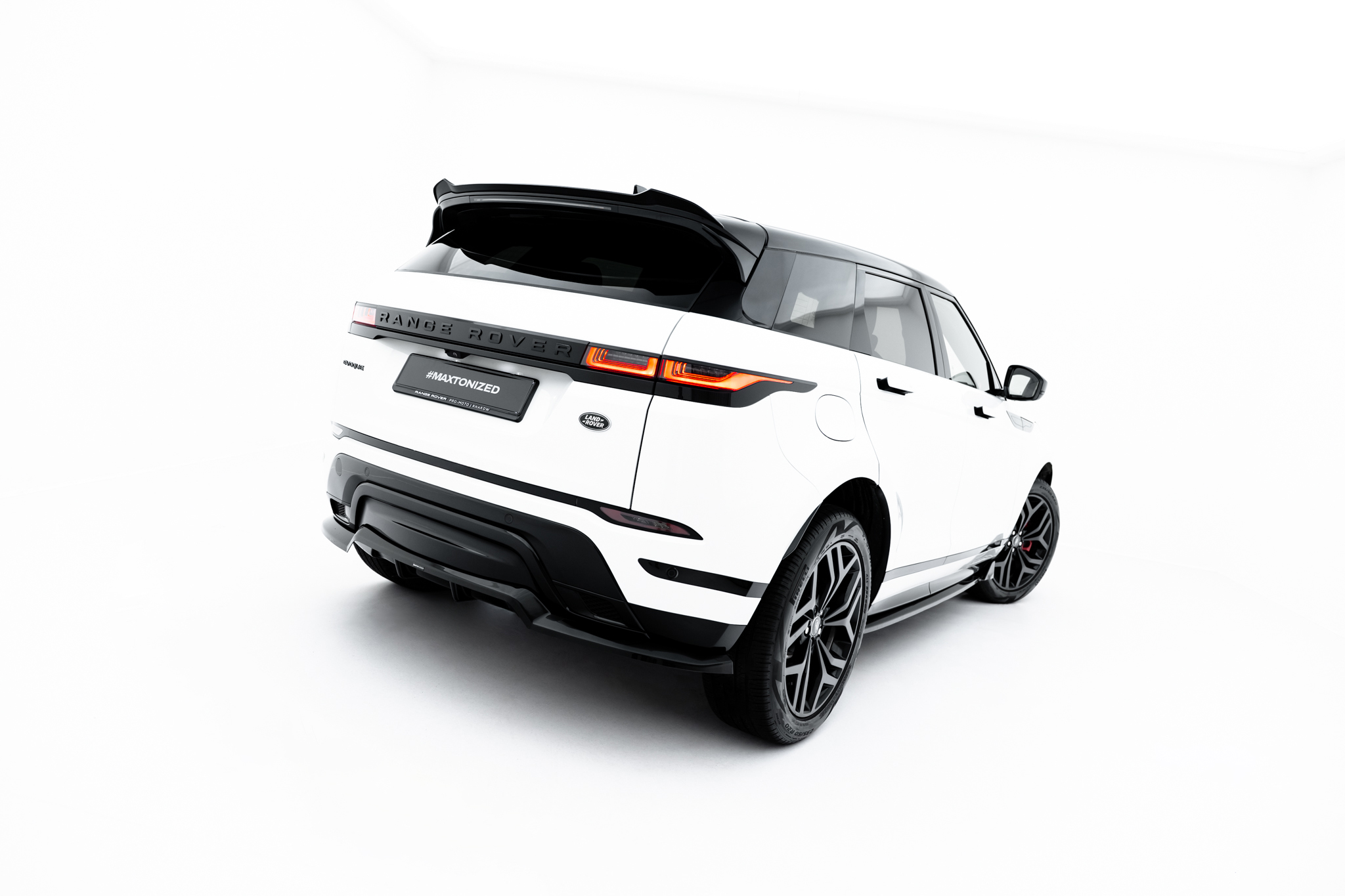 REAR SPLITTER (WITH VERTICAL BARS) SUITABLE FOR LAND ROVER RANGE ROVER EVOQUE DYNAMIC MK2 – MAXTON DESIGN - 2