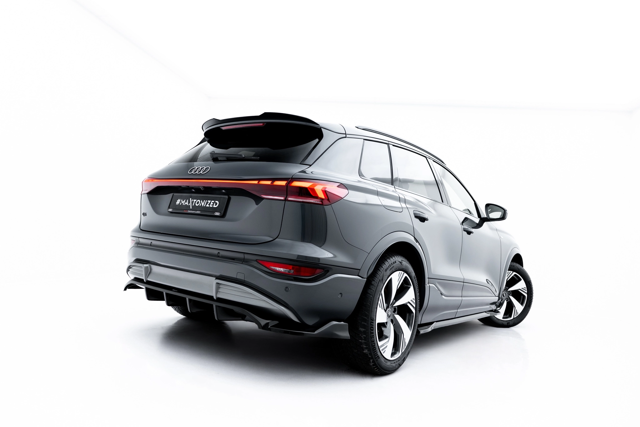 REAR SPLITTER (WITH VERTICAL BARS) SUITABLE FOR AUDI Q6 E-TRON S-LINE / SQ6 E-TRON SUV / SPORTBACK MK1 – MAXTON DESIGN