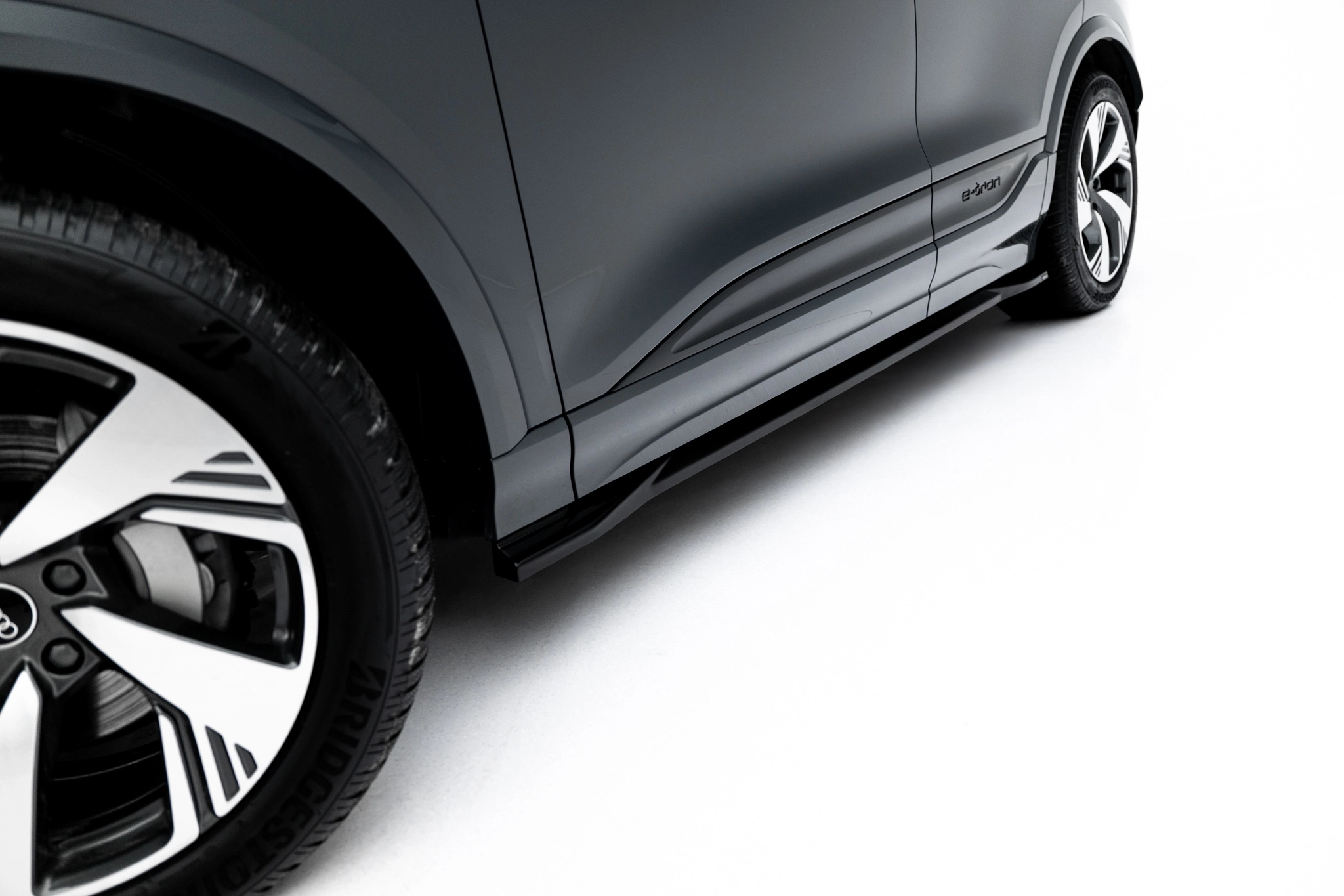 SIDE SKIRTS DIFFUSERS SUITABLE FOR AUDI Q6 E-TRON STANDARD / S-LINE / SQ6 E-TRON SUV / SPORTBACK MK1 – MAXTON DESIGN - 2