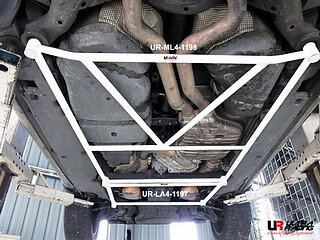 VW TOUAREG 5.0 V10 02+ ULTRARACING 4-POINT FRONT H-BRACE
