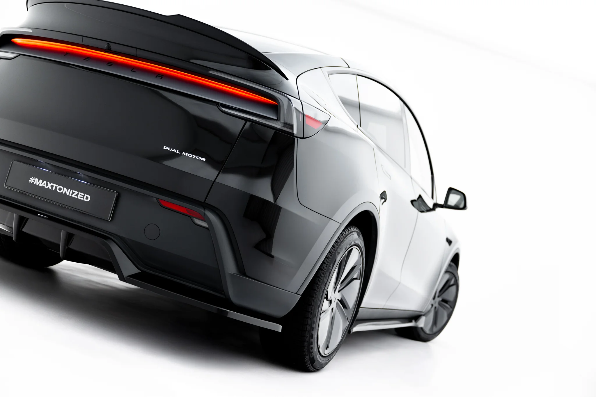 REAR SPLITTER (WITH VERTICAL BARS) SUITABLE FOR TESLA MODEL Y PREMIUM MK1 FACELIFT – MAXTON DESIGN - 3