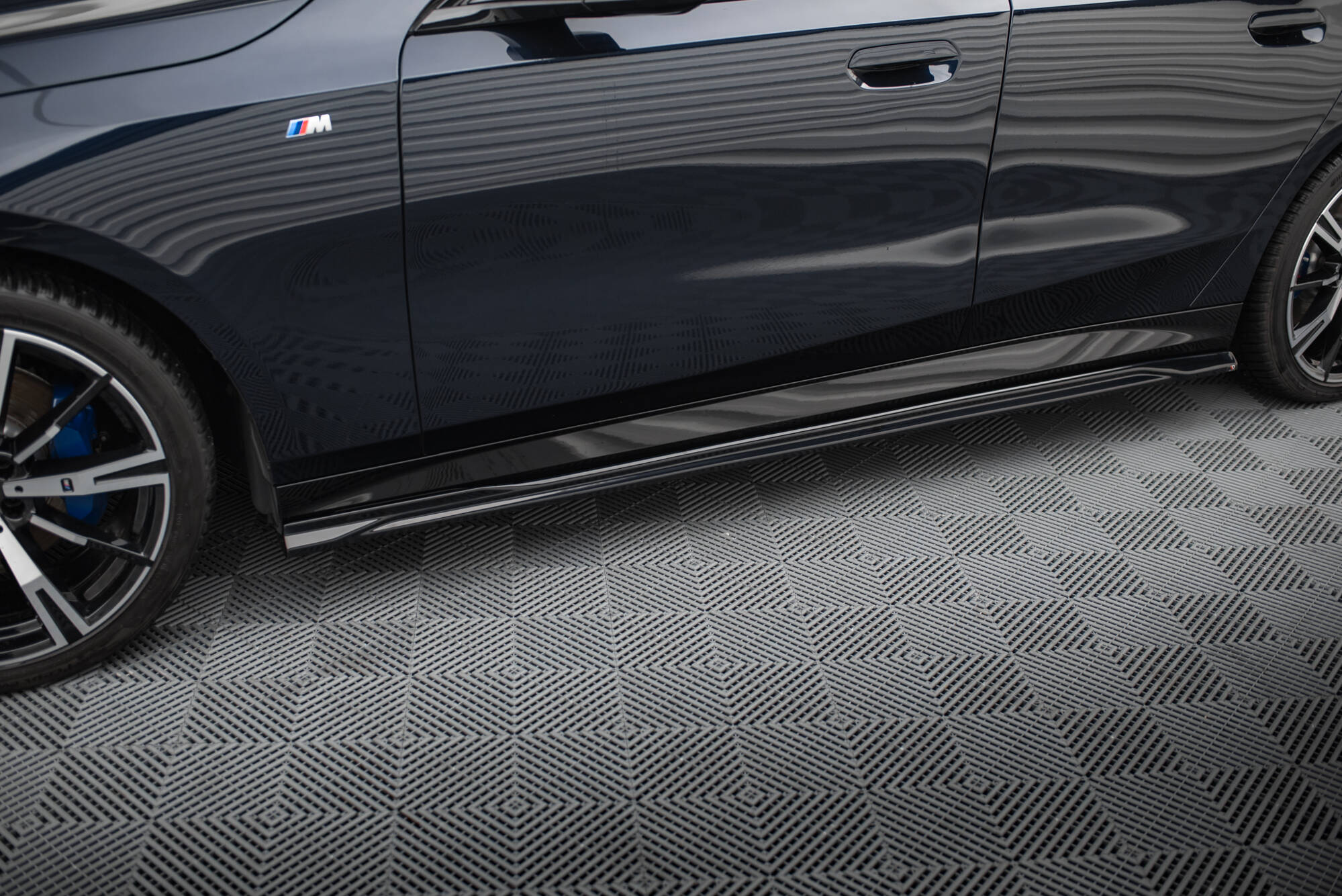 Side Skirts Diffusers V.1 BMW 5 M-Pack G60 - 4