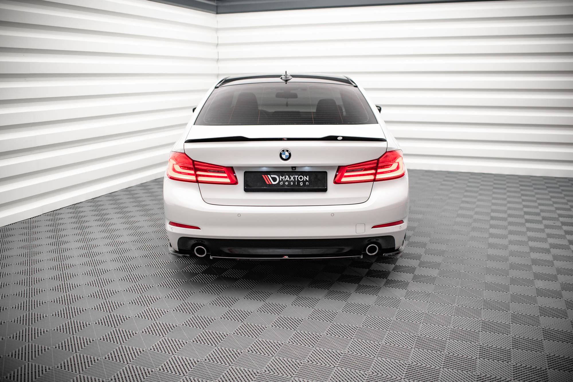 Central Rear Splitter BMW 5 Sedan G30 - 2