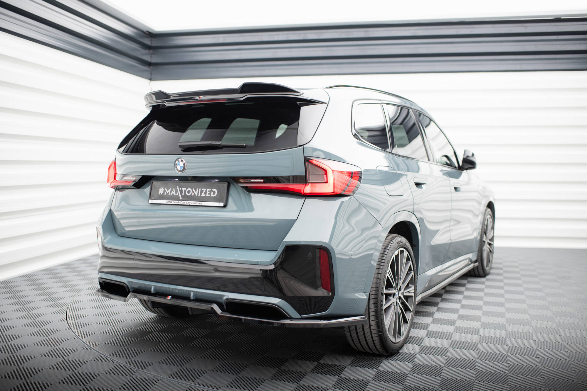 Central Rear Splitter (Vertical Bars) BMW X1 M-Pack U11 - 2