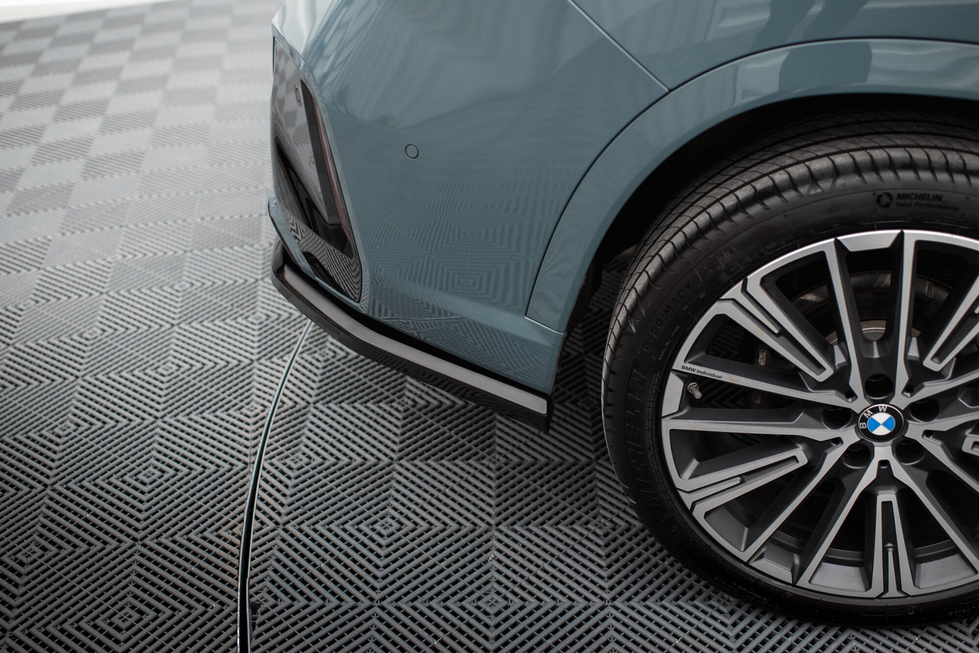 Central Rear Splitter (Vertical Bars) BMW X1 M-Pack U11 - 5