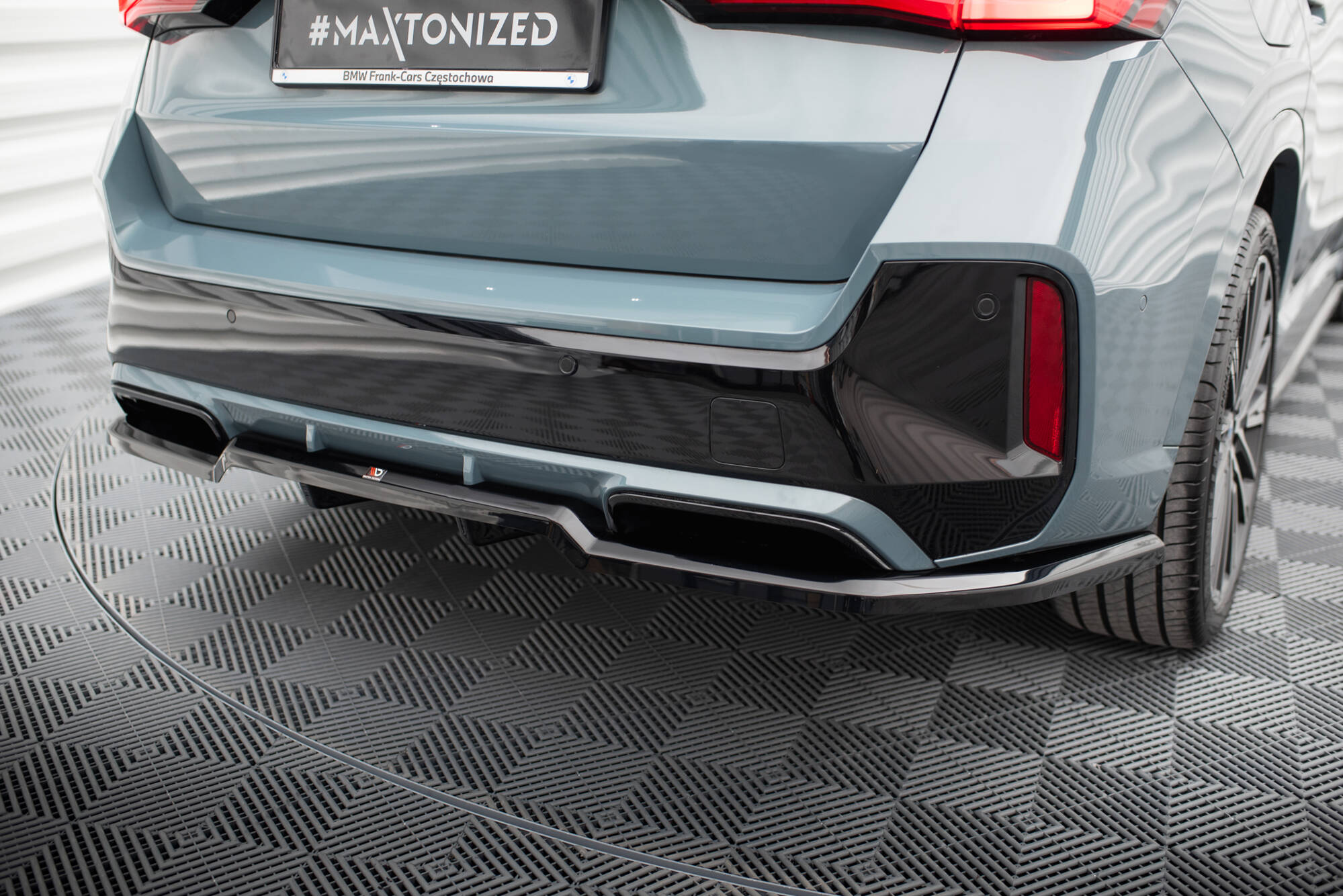 Central Rear Splitter (Vertical Bars) BMW X1 M-Pack U11 - 3