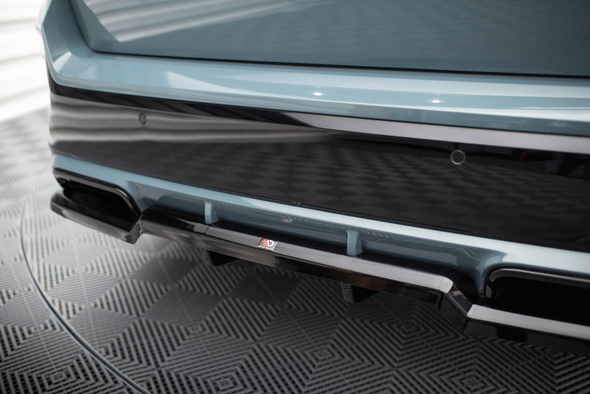 Central Rear Splitter (Vertical Bars) BMW X1 M-Pack U11 - 4