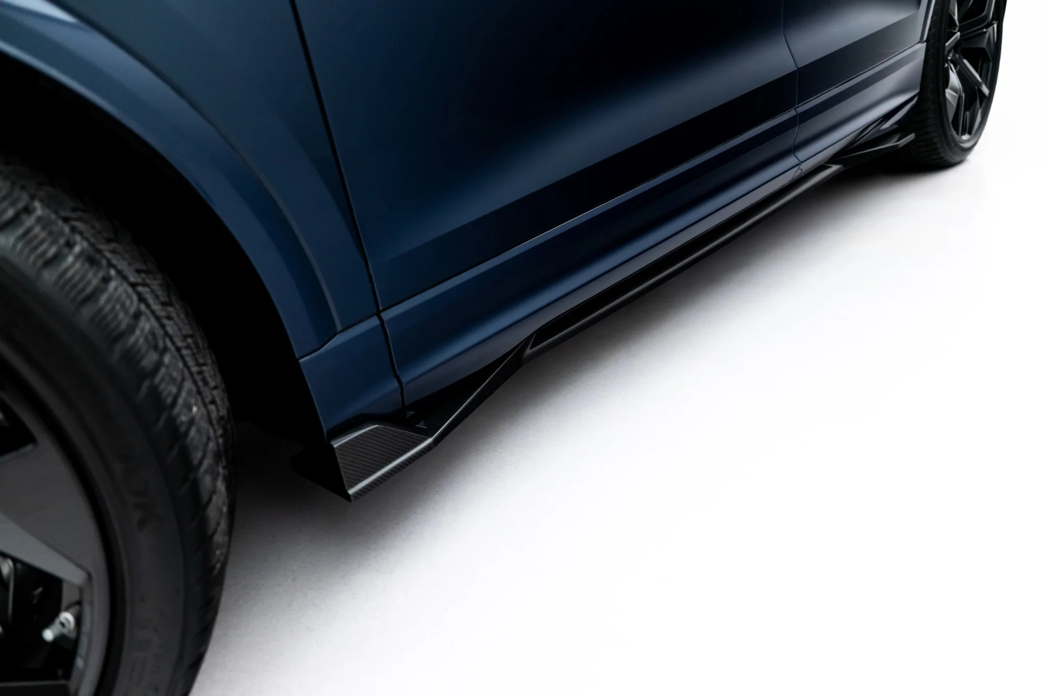 PREPREG CARBON FIBER SIDE SKIRTS SUITABLE FOR AUDI RSQ8 MK1 FACELIFT – MAXTON DESIGN - 3