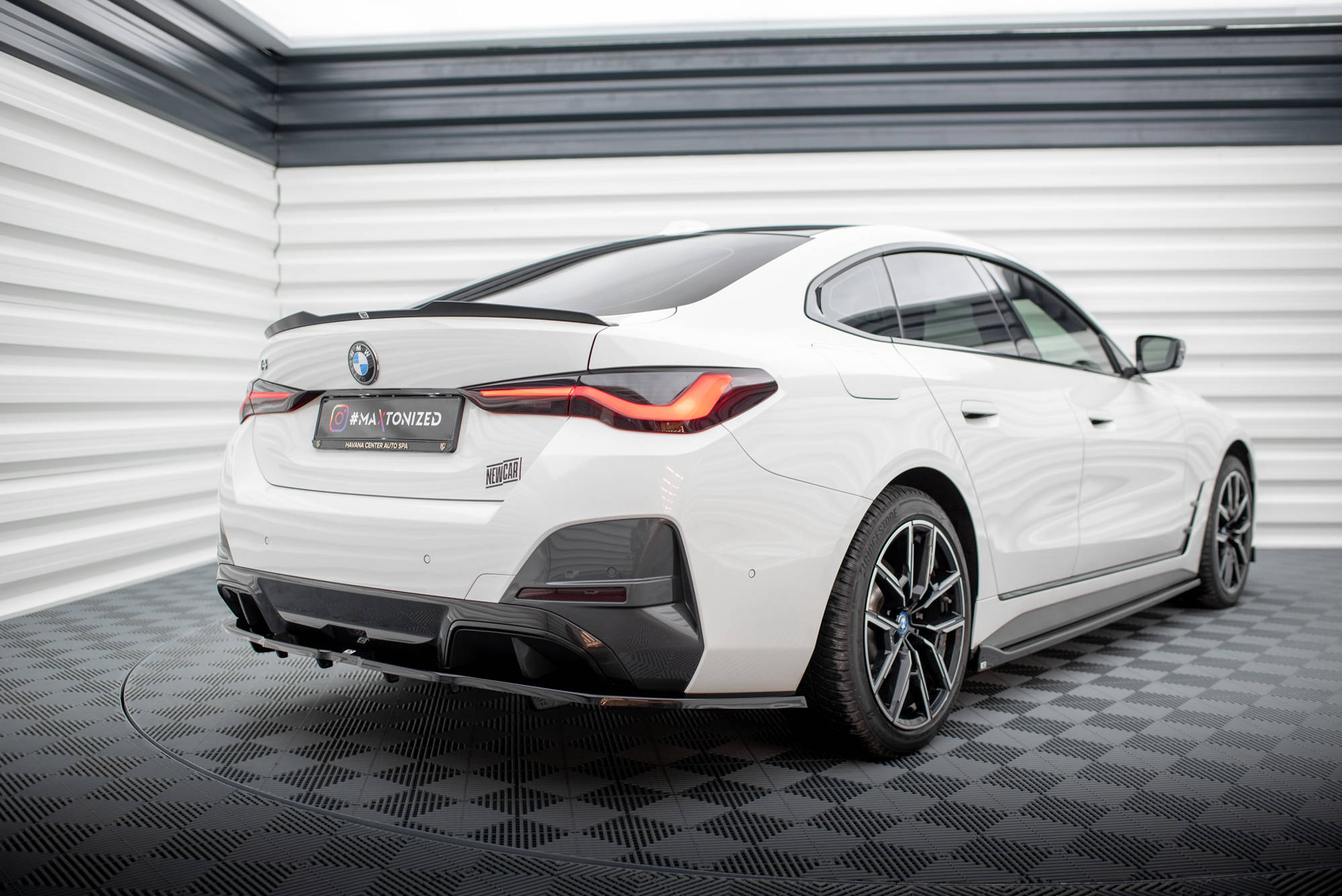 Central Rear Splitter (Vertical Bars) V.1 BMW i4 M-Pack G26 - 5