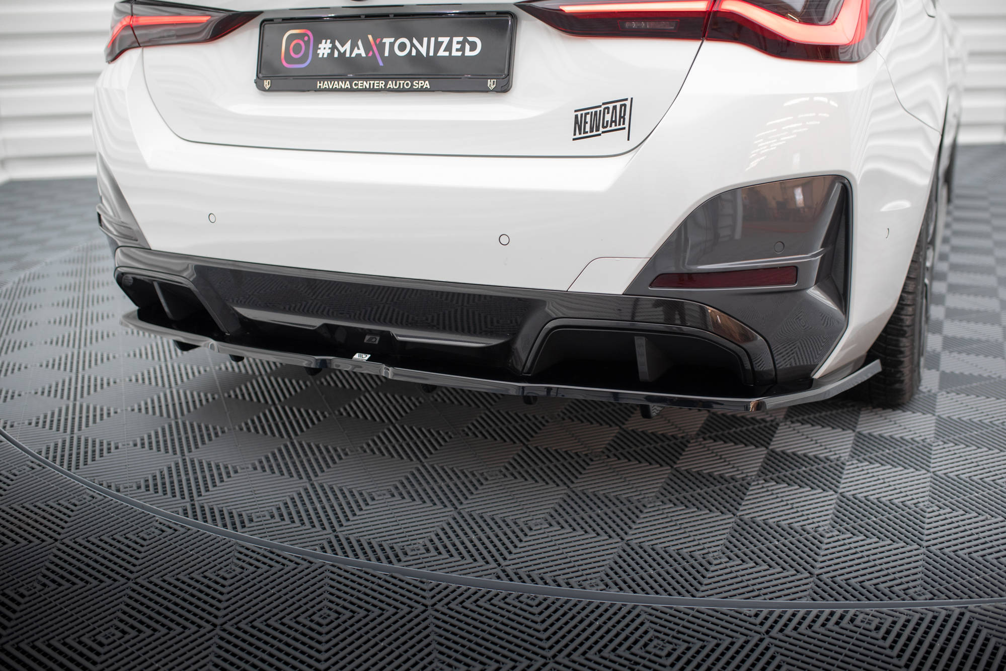 Central Rear Splitter (Vertical Bars) V.1 BMW i4 M-Pack G26 - 2