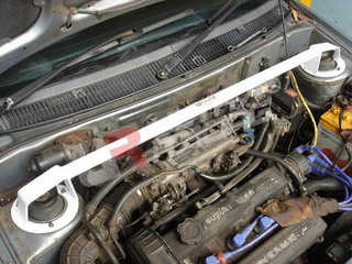 SUZUKI SWIFT 89-94 ULTRARACING 2-POINT FRONT UPPER STRUTBAR