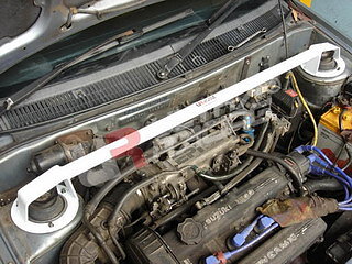 SUZUKI SWIFT 89-94 ULTRARACING 2-POINT FRONT UPPER STRUTBAR