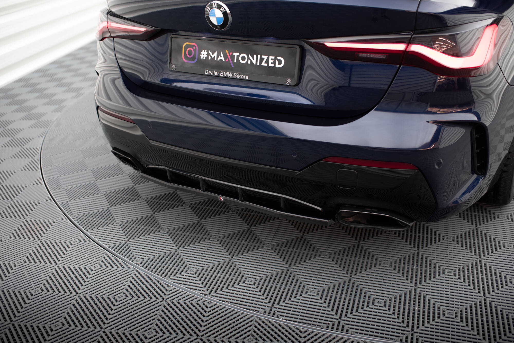 Central Rear Splitter BMW 4 M440i G22 / G23 - 4