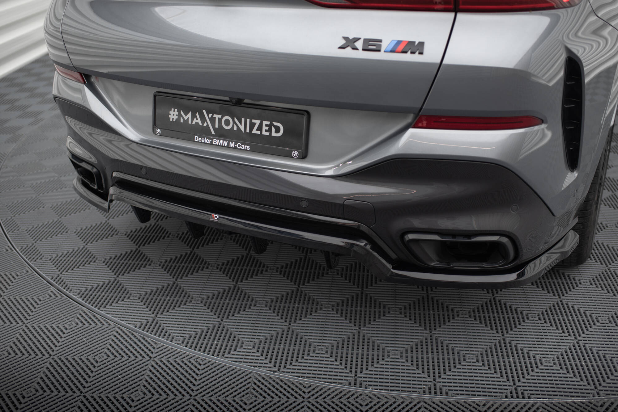 Central Rear Splitter (Vertical Bars) V.1 BMW X6 M-Pack G06 Facelift - 4
