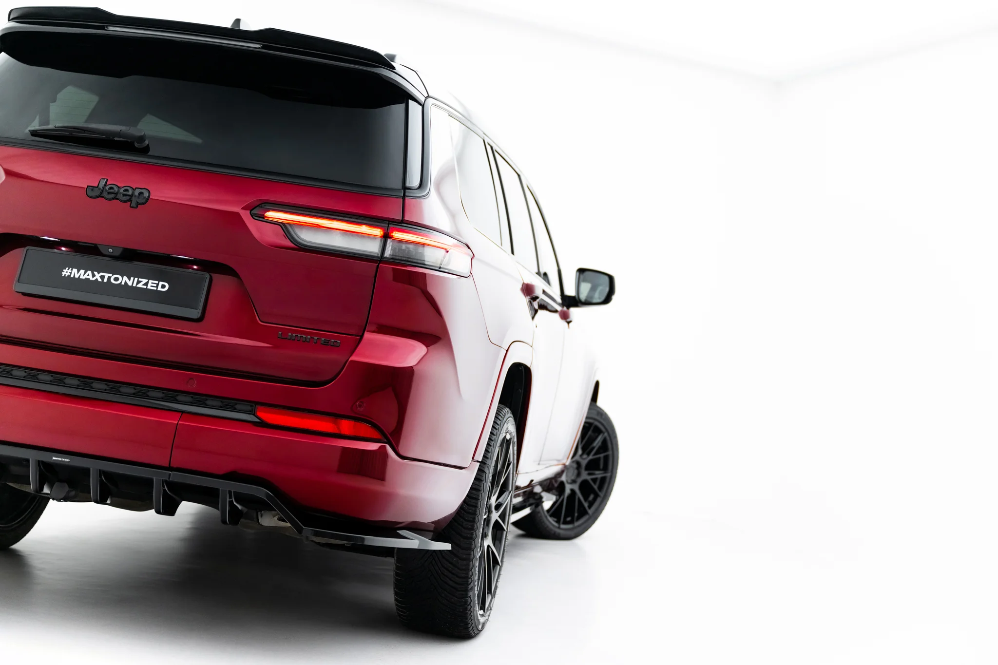 REAR SPLITTER (WITH VERTICAL BARS) SUITABLE FOR JEEP GRAND CHEROKEE L MK5 – MAXTON DESIGN - 6