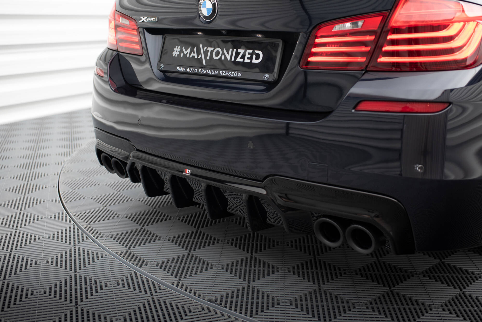 Rear Valance V.2 BMW 5 M-Pack F10 / F11 (Version with two double exhausts) - 4