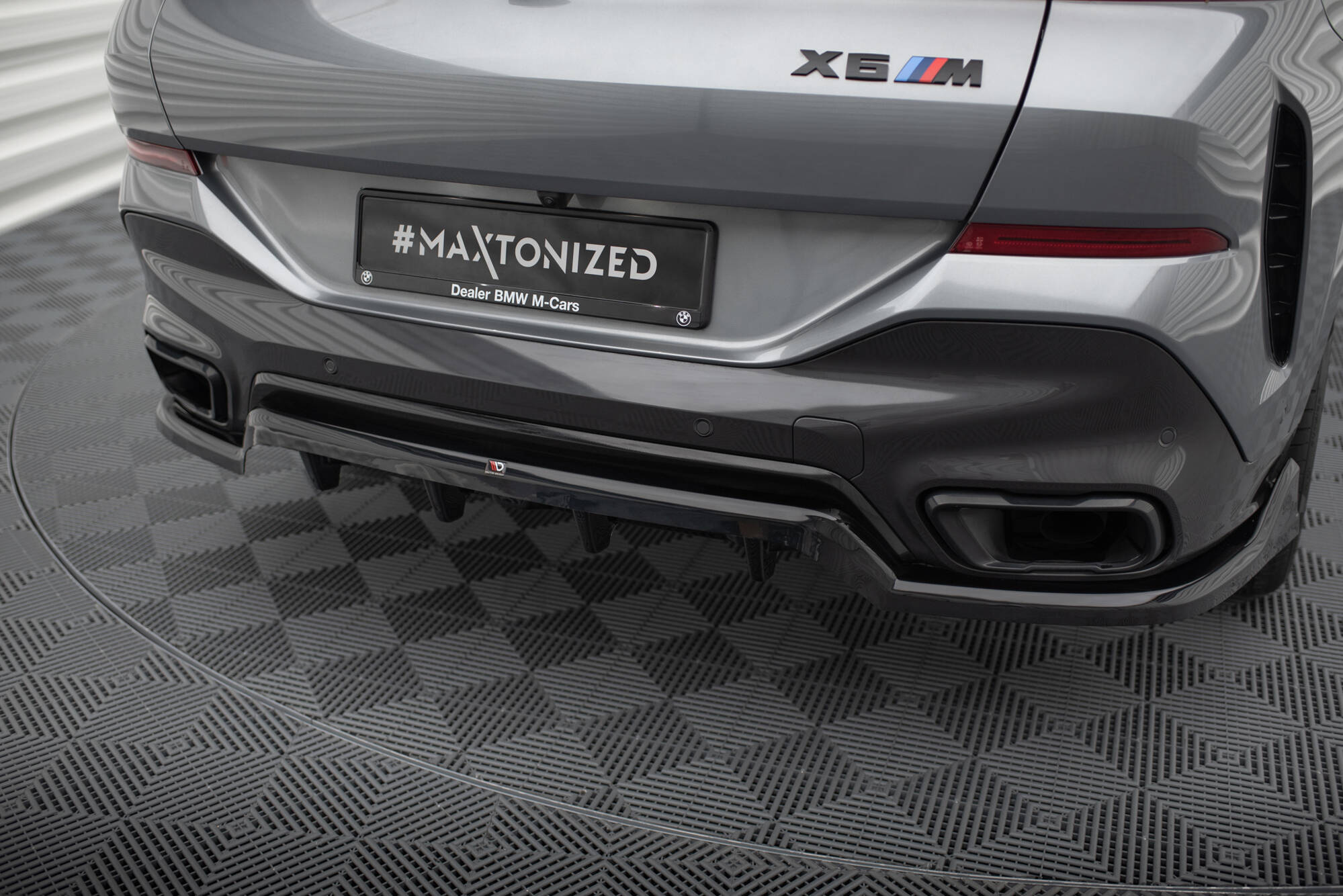 Central Rear Splitter (Vertical Bars) V.2 BMW X6 M-Pack G06 Facelift - 4