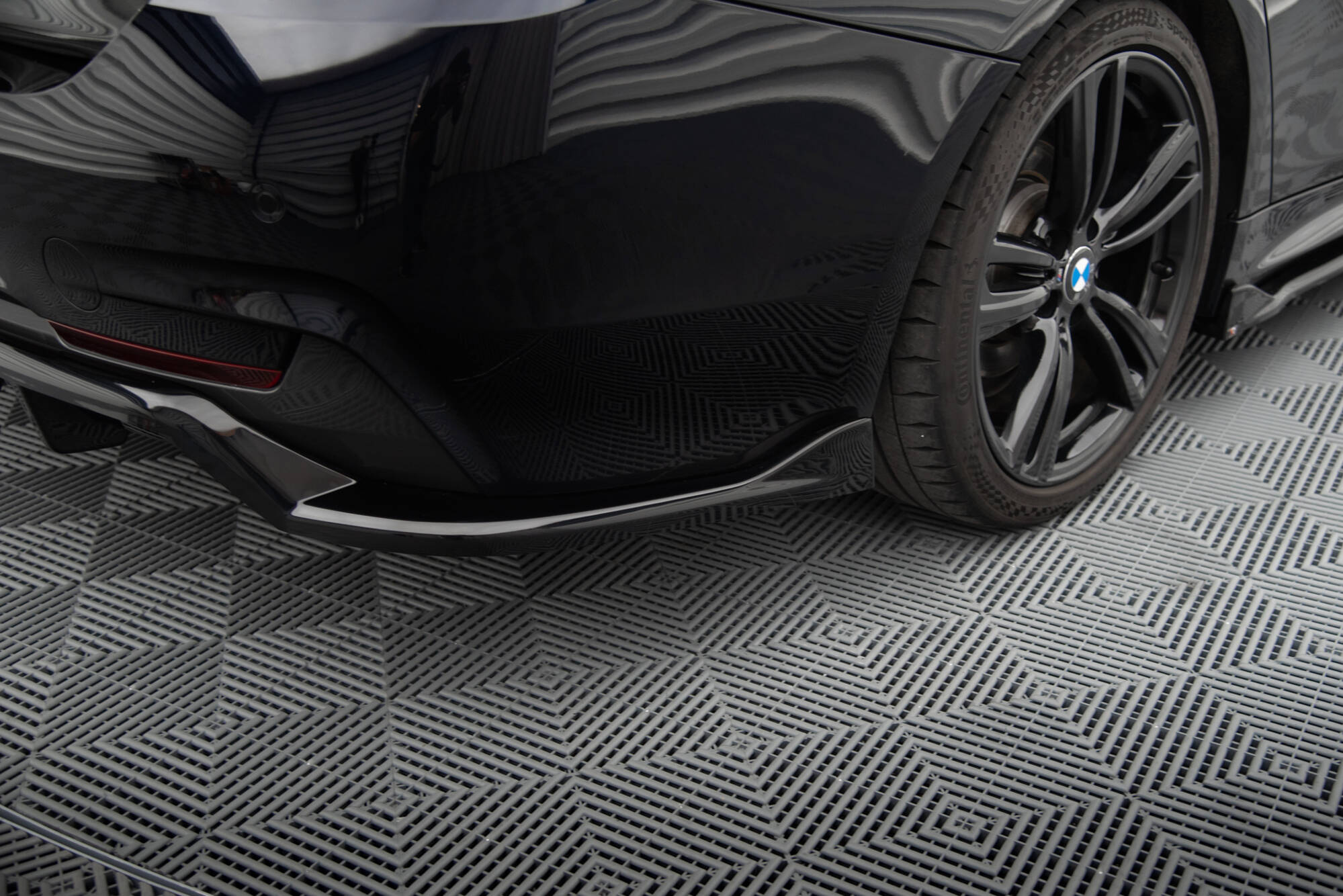 Central Rear Splitter (Vertical Bars) BMW 4 Coupe / Gran Coupe / Cabrio M-Pack F32 / F36 / F33 - 3