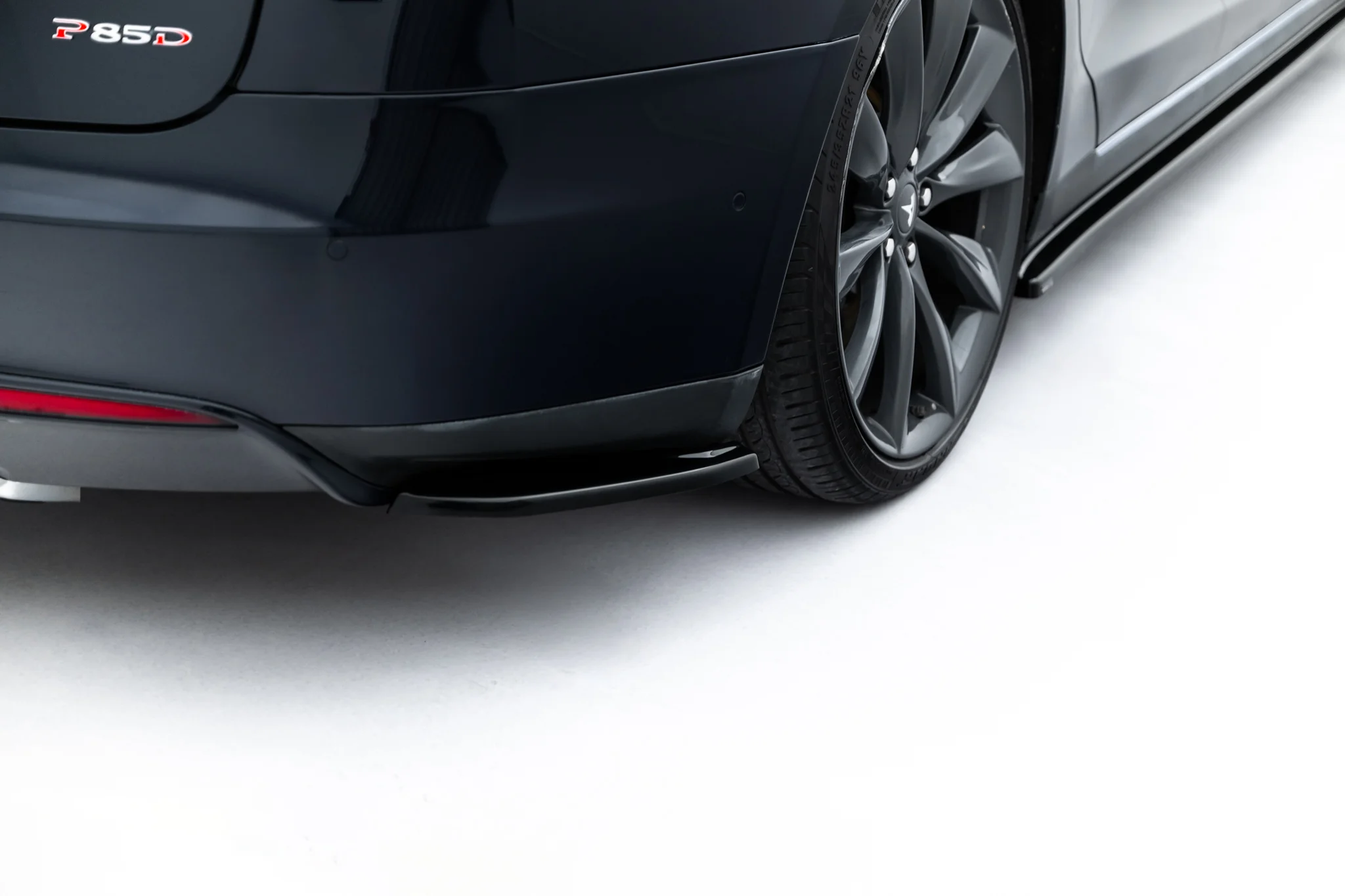 REAR SIDE SPLITTERS V.1 SUITABLE FOR TESLA MODEL S MK1 – MAXTON DESIGN - 2