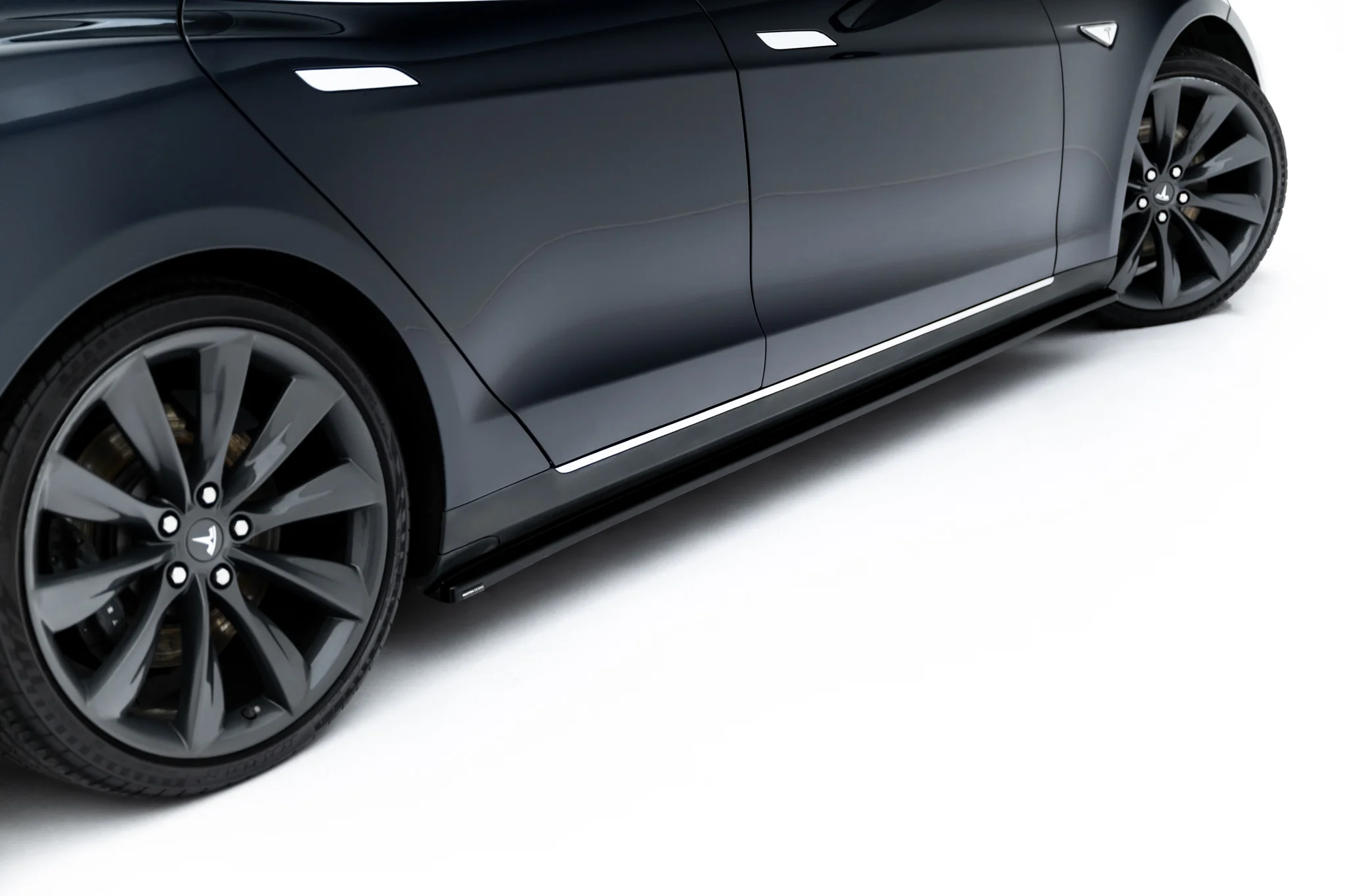 SIDE SKIRTS DIFFUSERS V.1 SUITABLE FOR TESLA MODEL S MK1 – MAXTON DESIGN - 2