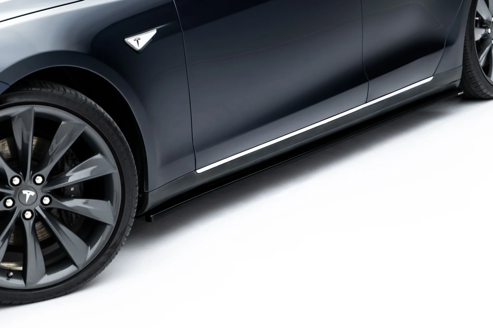 SIDE SKIRTS DIFFUSERS V.1 SUITABLE FOR TESLA MODEL S MK1 – MAXTON DESIGN - 6