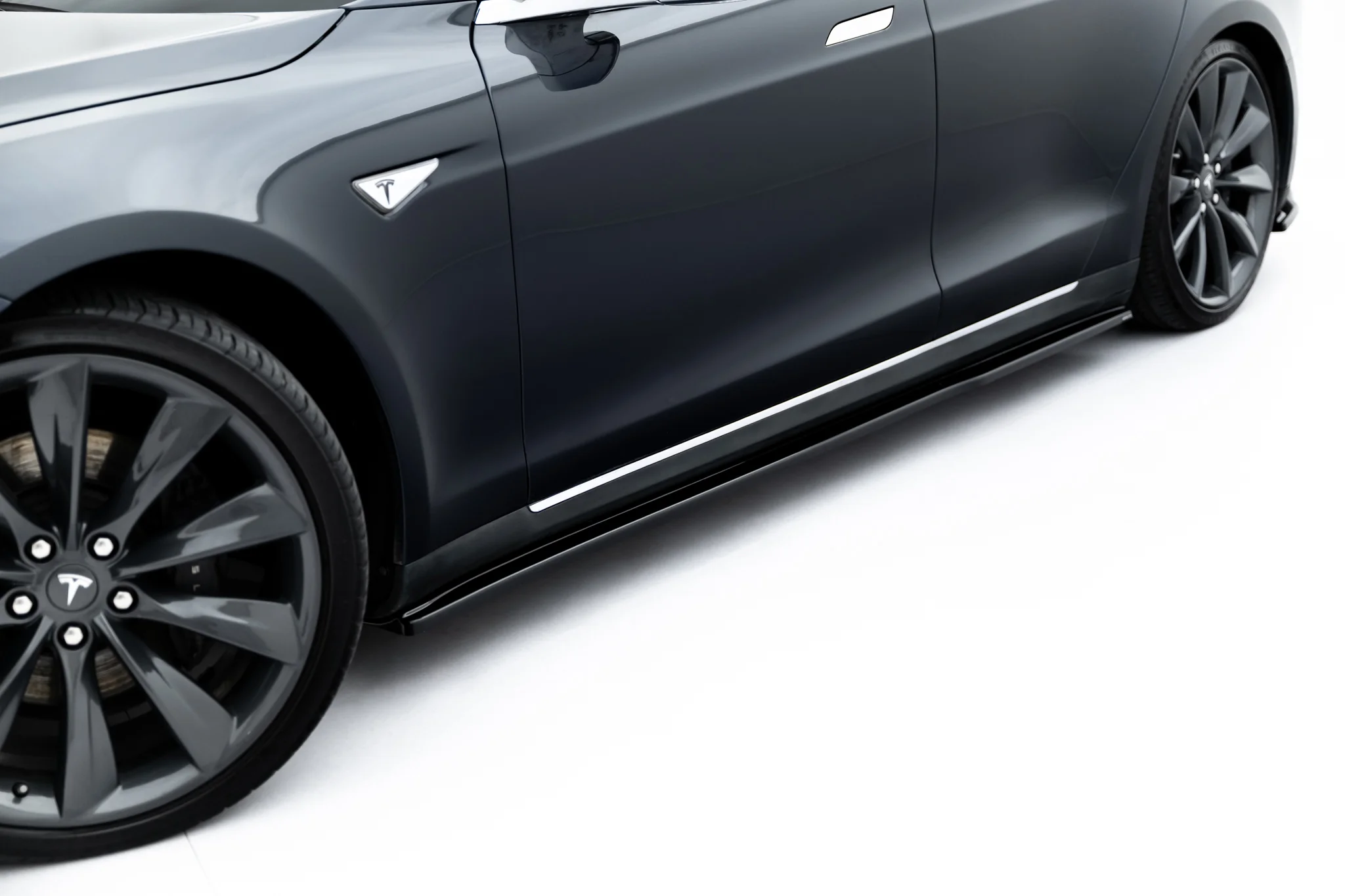 SIDE SKIRTS DIFFUSERS V.2 SUITABLE FOR TESLA MODEL S MK1 – MAXTON DESIGN - 3