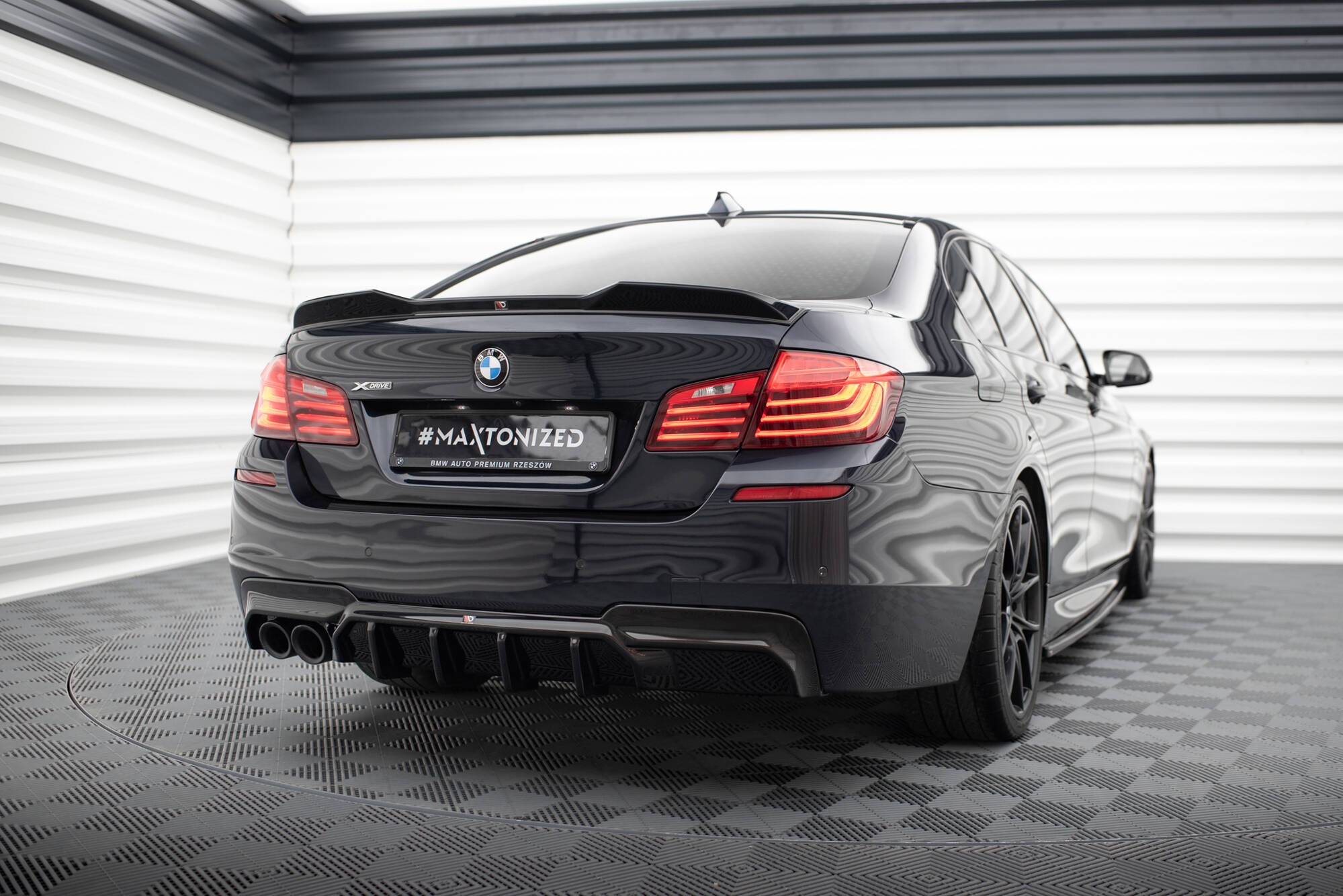 Rear Valance V.2 BMW 5 M-Pack F10 / F11 (Version with double exhaust on one side) - 2