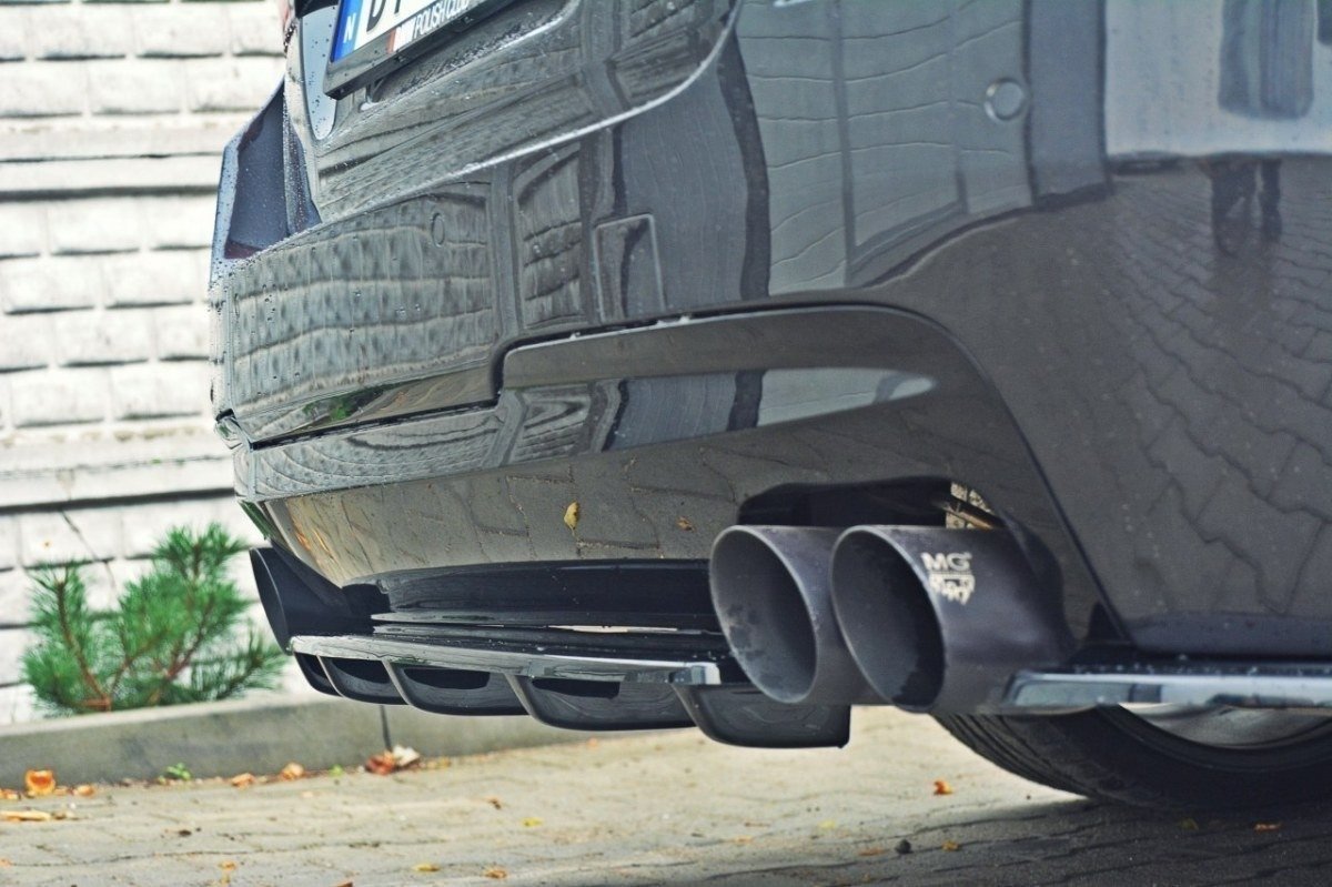 Central Rear Splitter (Vertical Bars) BMW 5 F11 M-Pack - 3