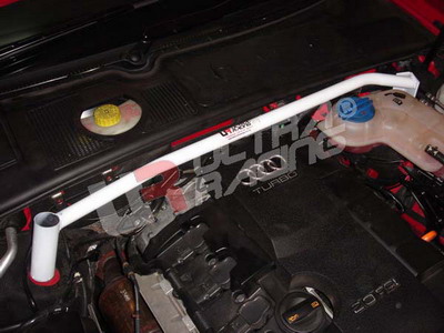 AUDI A4 04-07 FSI ULTRARACING 2-PUNKTS FRÄMRE ÖVRE FJÄDERBENSSTAG