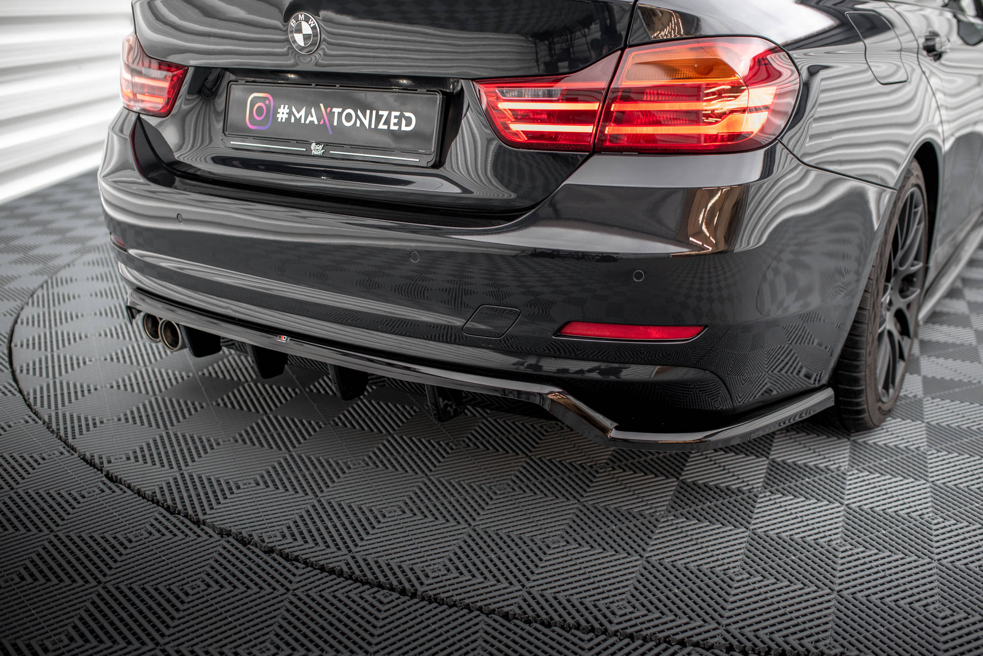 Central Rear Splitter (Vertical Bars) BMW 4 Gran Coupe F36 - 3
