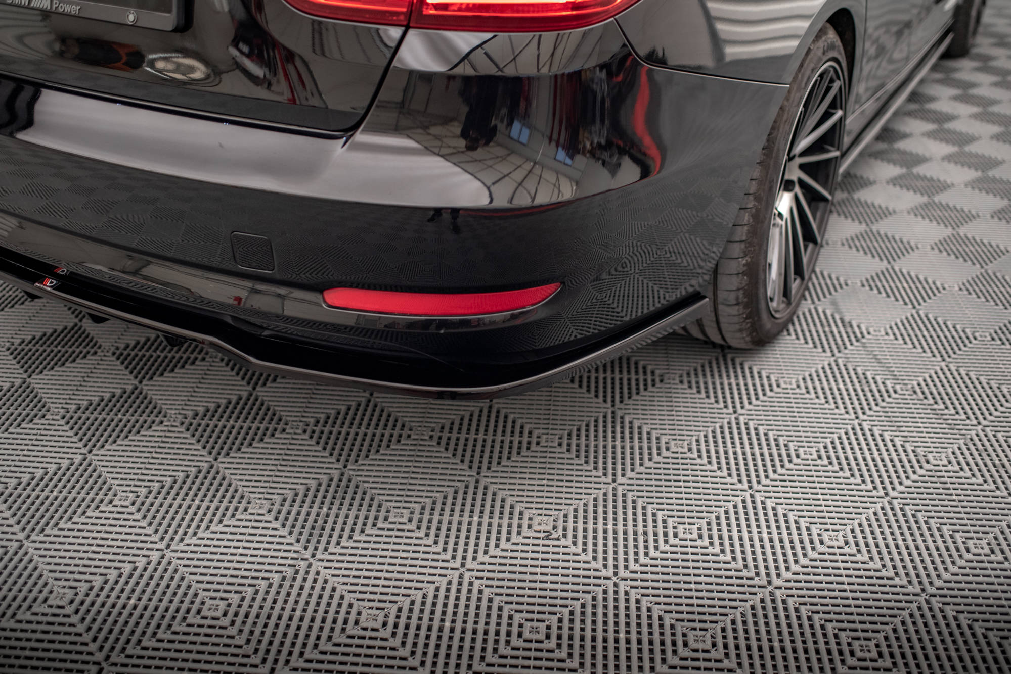 Central Rear Splitter (Vertical Bars) BMW 3 GT F34 - 3