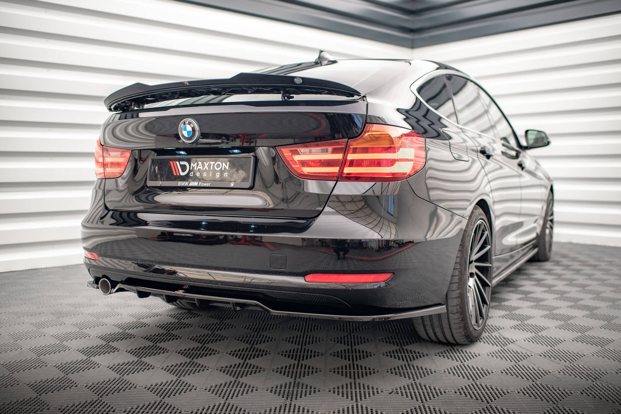 Central Rear Splitter (Vertical Bars) BMW 3 GT F34 - 2