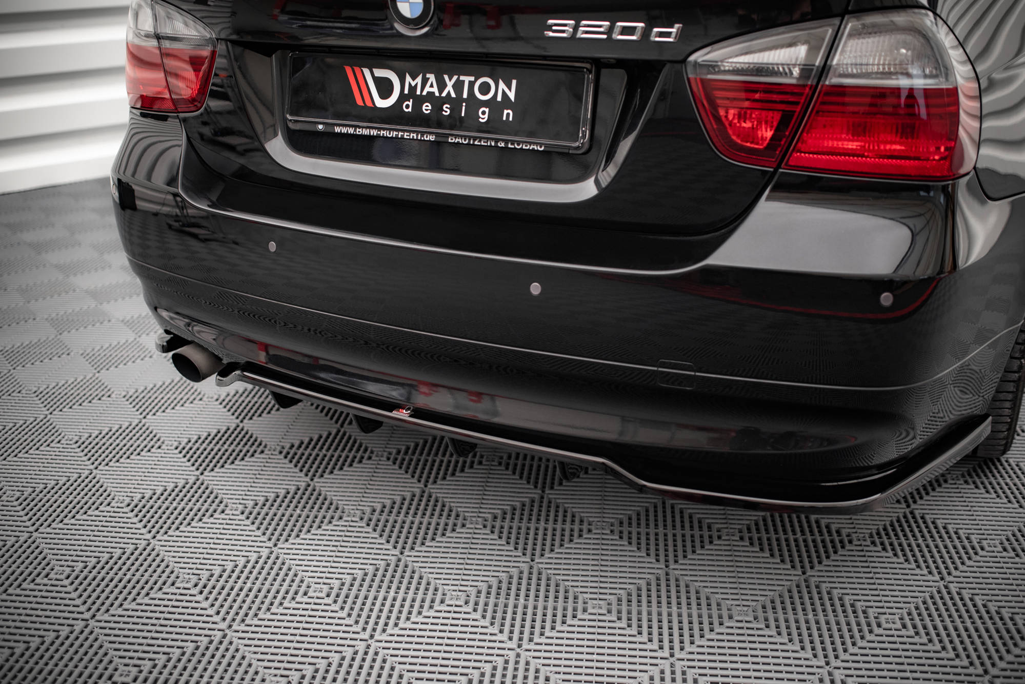 Central Rear Splitter (Vertical Bars) BMW 3 Sedan E90 (2004-2008) - 4