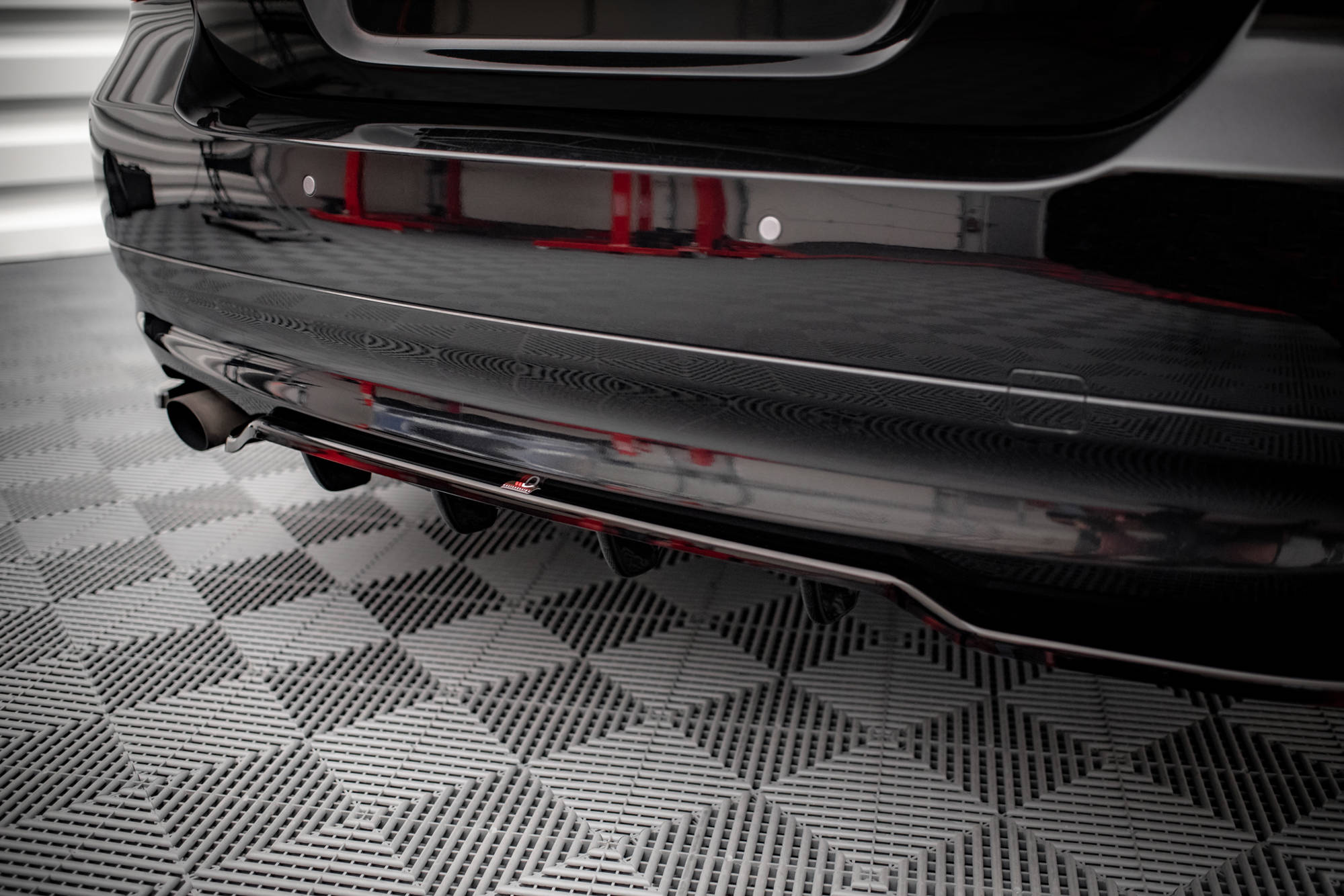 Central Rear Splitter (Vertical Bars) BMW 3 Sedan E90 (2004-2008) - 2