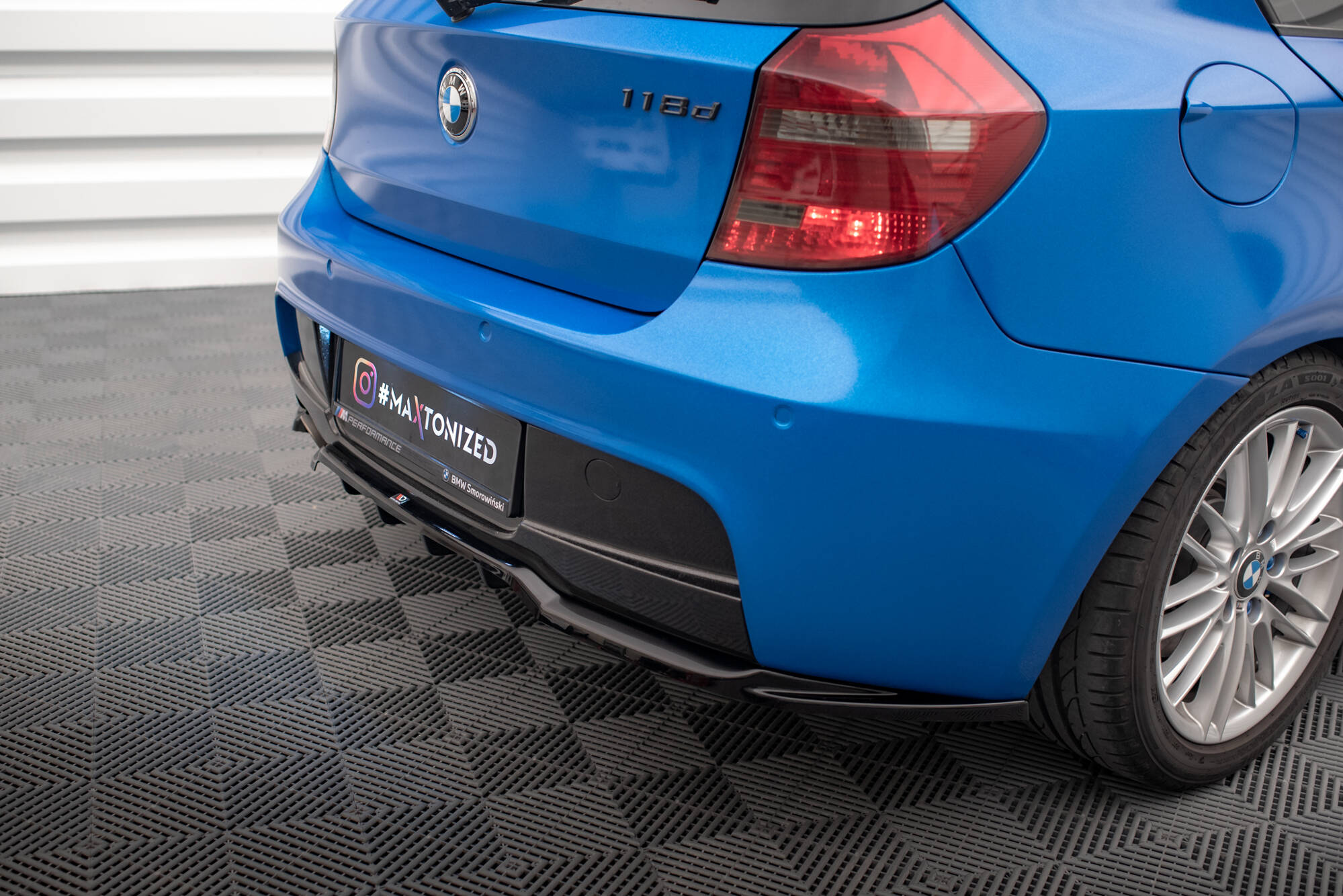 Central Rear Splitter (Vertical Bars) BMW 1 M-Pack E87 Facelift - 4