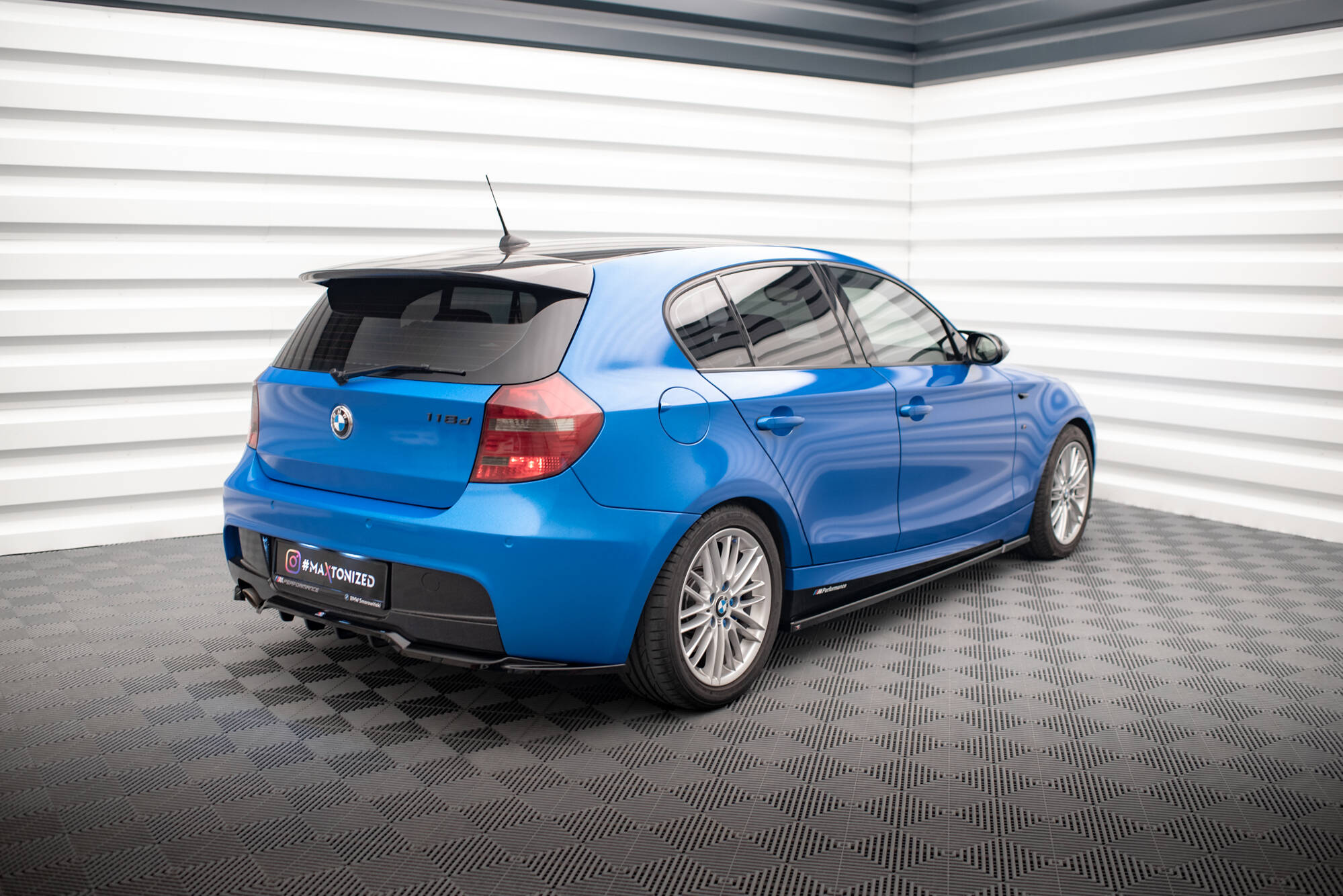 Central Rear Splitter (Vertical Bars) BMW 1 M-Pack E87 Facelift - 6