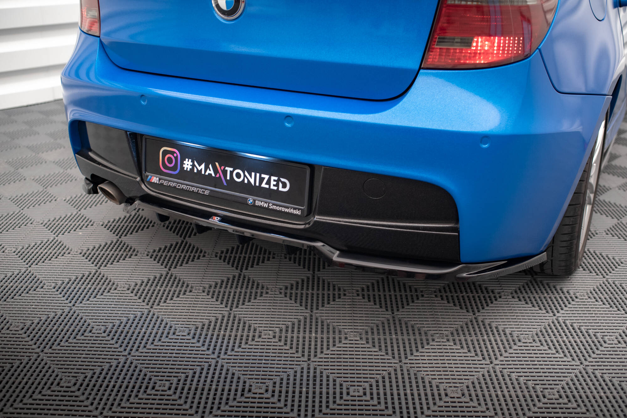 Central Rear Splitter (Vertical Bars) BMW 1 M-Pack E87 Facelift - 2
